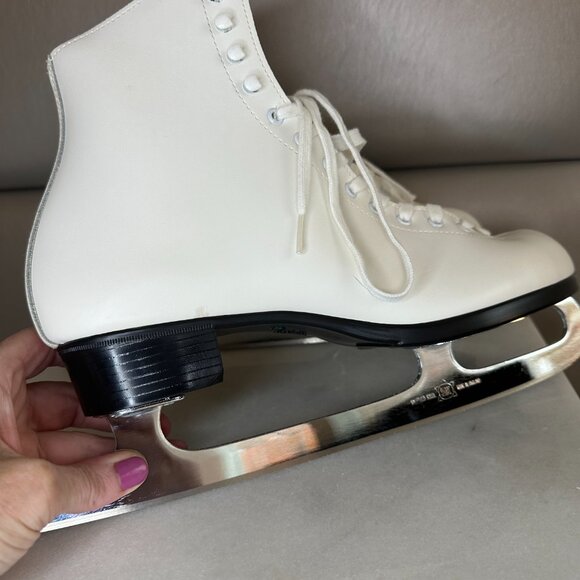 Vintage Riedell Women's Figure Skates Model 110 Slim Size 11 In Original Box - Picture 3 of 7
